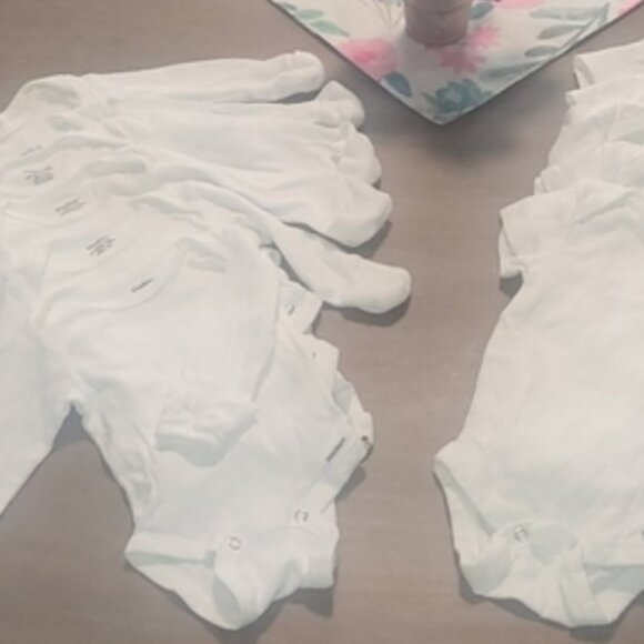 Gerber Lot of 11 : White Onesies Short and Long Sleeve - Picture 1 of 5